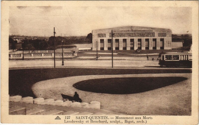 Carte postale ancienne Saint Quentin- Monument aux Morts Landowsky&Bouchard France à Saint-Quentin