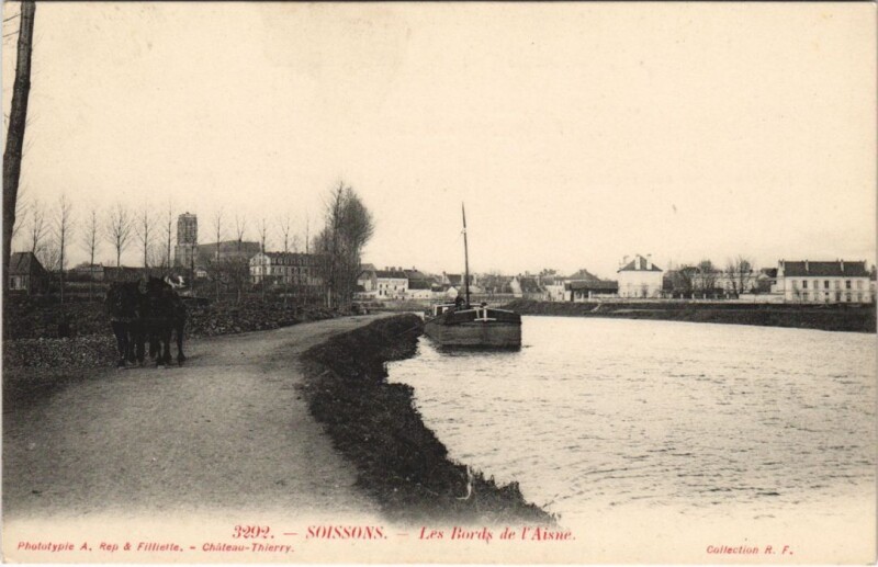 Carte postale ancienne Soissons- Les Bords de l'Aisne France à Soissons