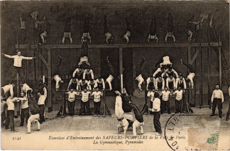Carte postale ancienne Paris Sapeurs-Pompiers Firefighters Exercice d'entrainement