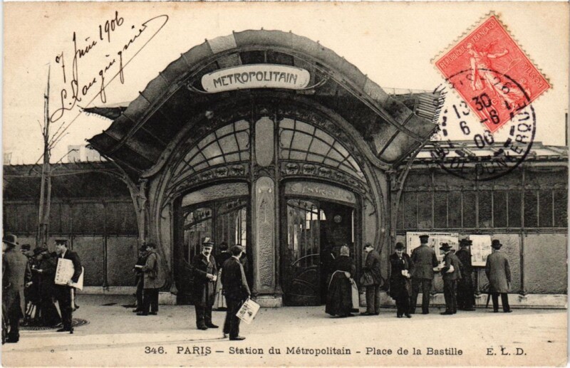 Carte postale ancienne Paris 12e Station du Metropolitain Place de la bastille à Paris 12e