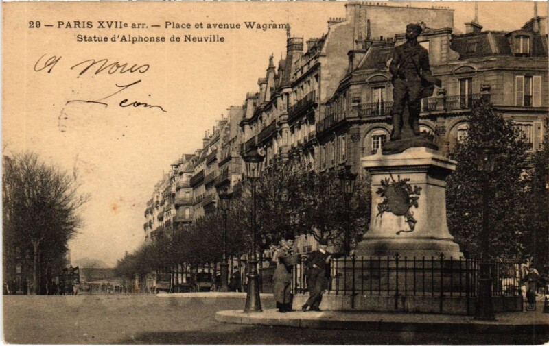 Carte postale ancienne Place et avenue - Wagram Statue d'Alphonse de Neuville à Paris 17e