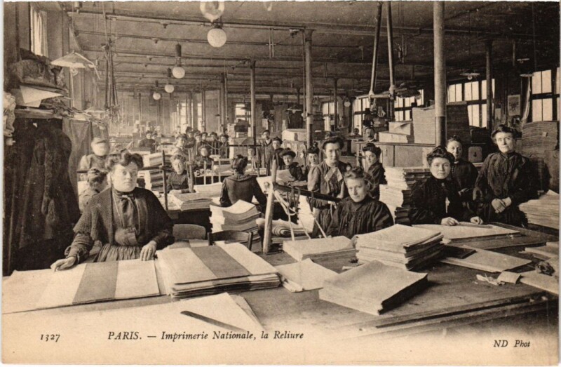 Carte postale ancienne Imprimerie Nationale, la Reliure à Paris 3e