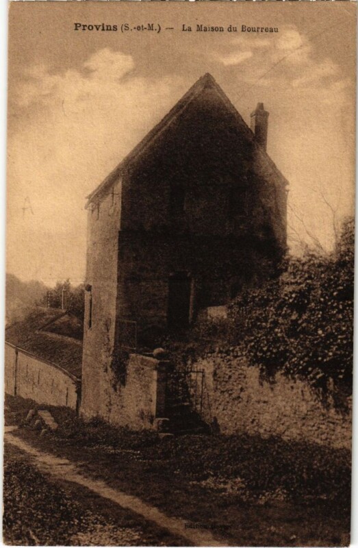 Carte postale ancienne Provins La Maison du Bourreau à Provins
