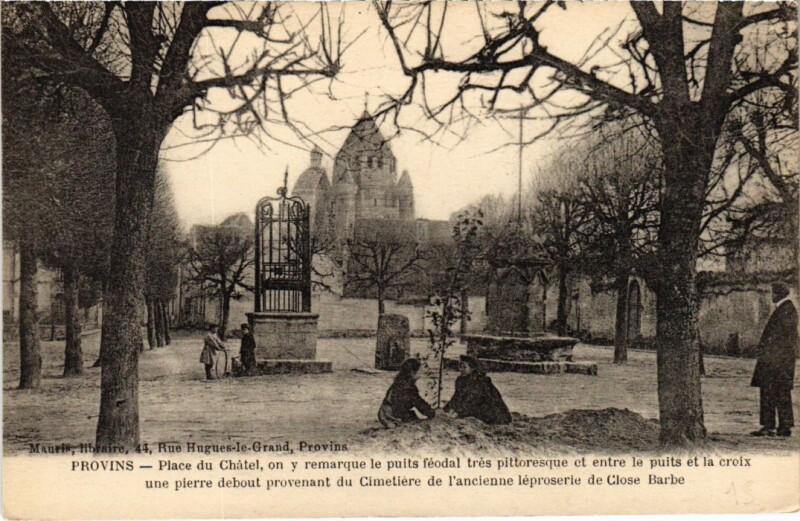 Carte postale ancienne Provins Place du Chatel à Provins