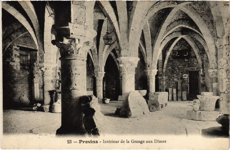 Carte postale ancienne Provins Interieur de la Grange aux Dimes à Provins