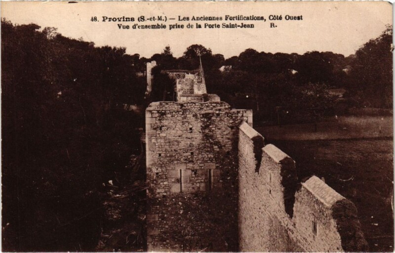 Carte postale ancienne Provins Les Anciennes Fortifications à Provins