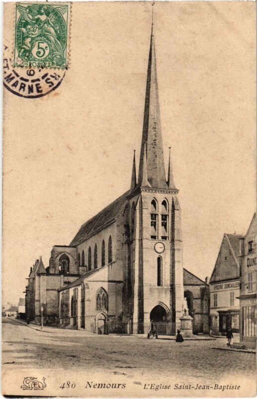 Carte postale ancienne Nemours Eglise Saint-Jean Baptiste à Nemours