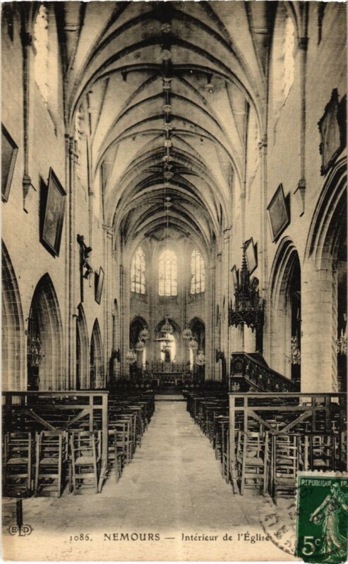 Carte postale ancienne Nemours Interieur de l'Eglise à Nemours