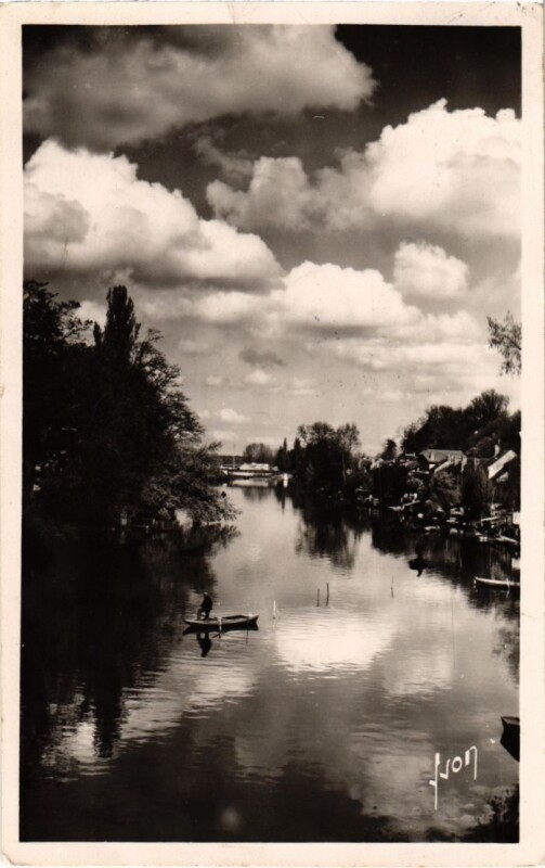 Carte postale ancienne Nemours Les rives du Loing à Nemours