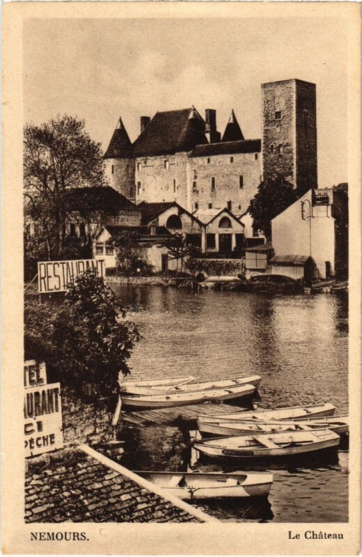 Carte postale ancienne Nemours Le Chateau à Nemours