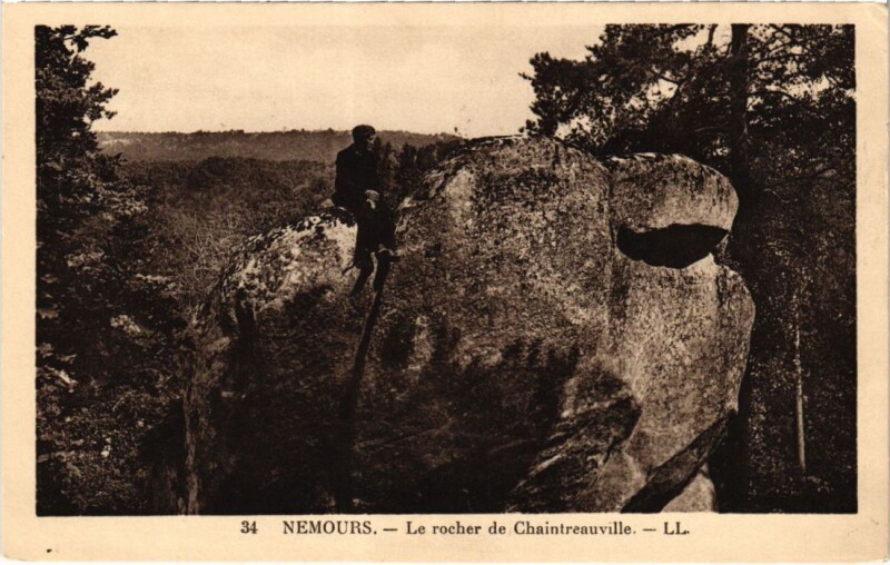 Carte postale ancienne Nemours Le Rocher de Chaintreauville à Nemours