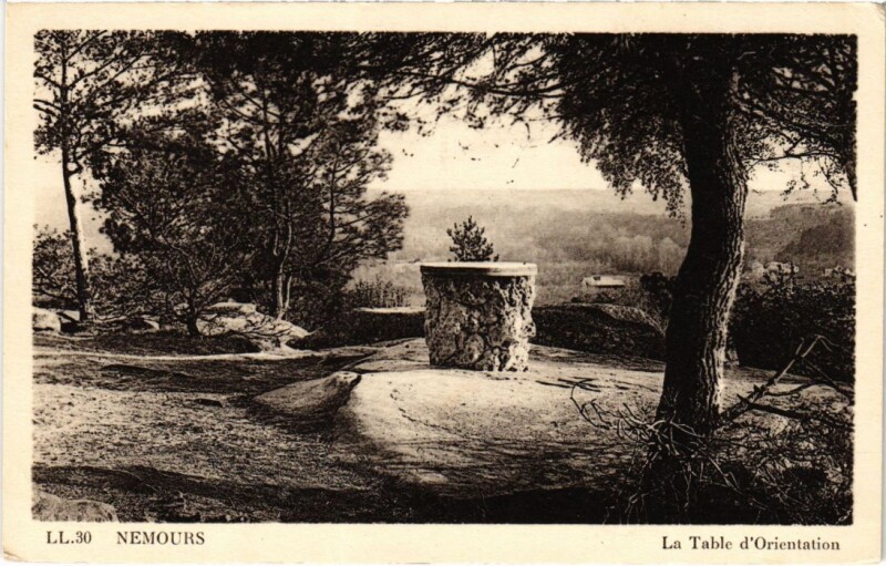 Carte postale ancienne Nemours La Table d'Orientation à Nemours