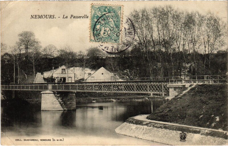 Carte postale ancienne Nemours La Passerelle à Nemours