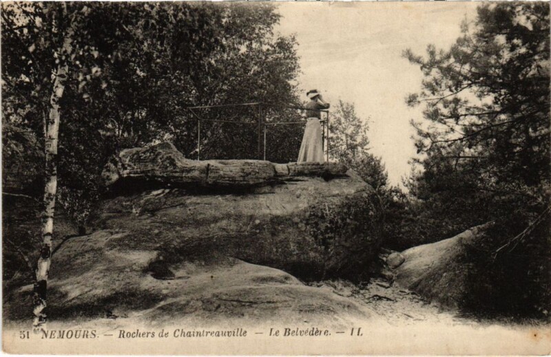 Carte postale ancienne Nemours Rochers de Chaintreauville Le Belvedere à Nemours
