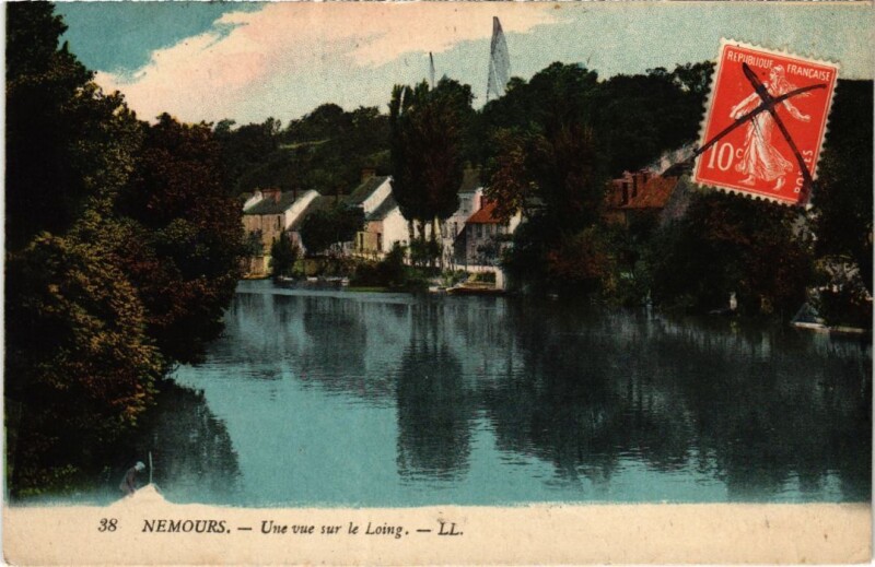 Carte postale ancienne Nemours une vue sur le Loing à Nemours