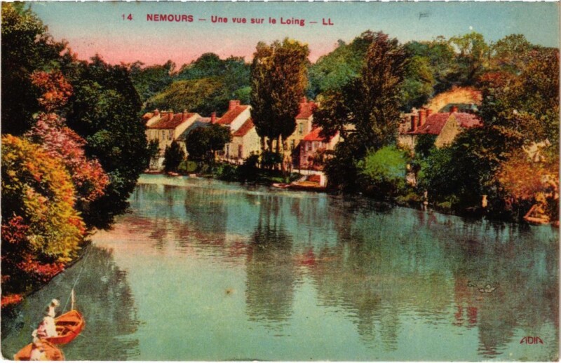 Carte postale ancienne Nemours une vue sur le Loing à Nemours