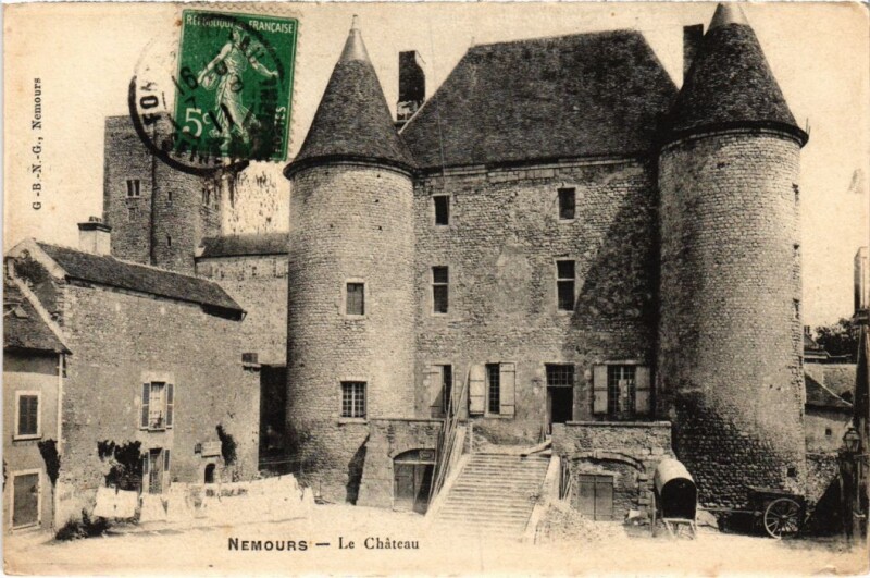 Carte postale ancienne Nemours Le Chateau à Nemours