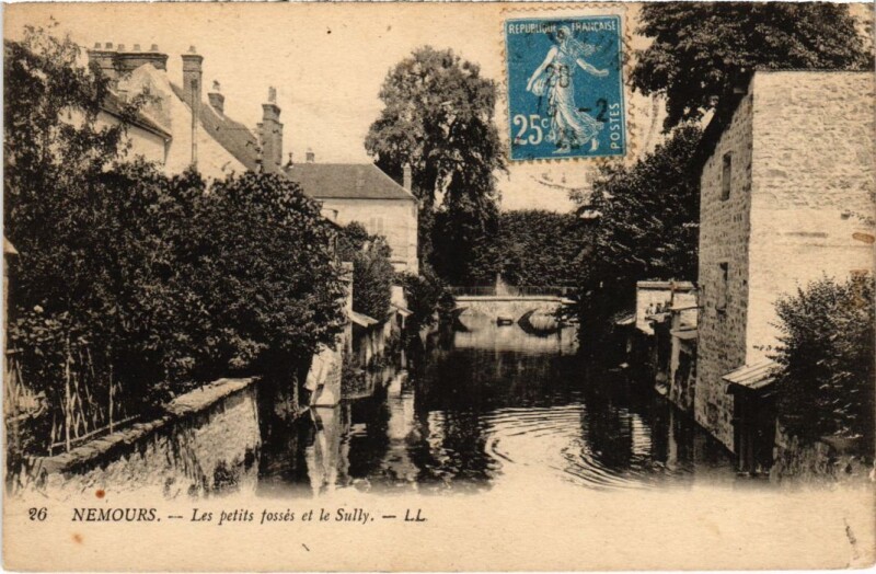 Carte postale ancienne Nemours Les petits fosses et le Sully à Nemours