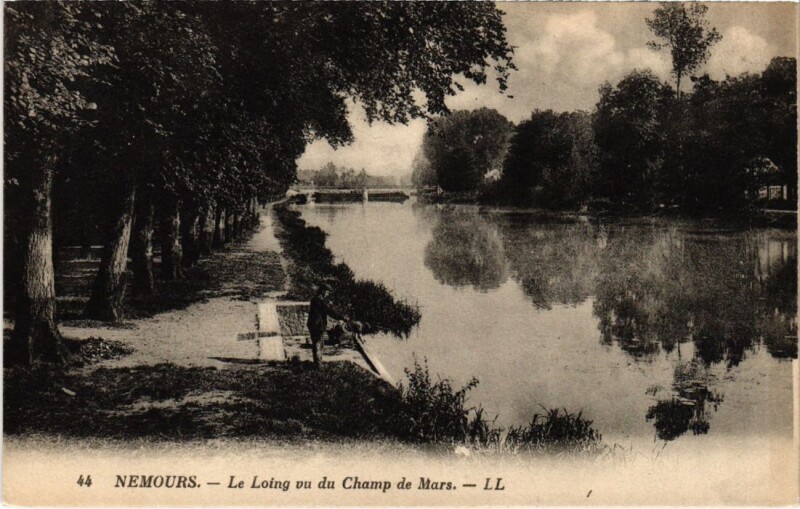 Carte postale ancienne Nemours Le Loing vu du Champ de Mars à Nemours