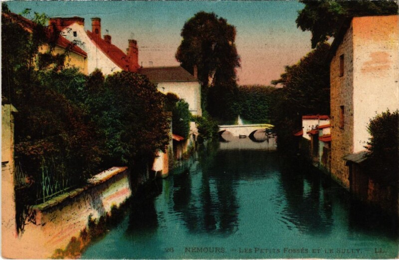 Carte postale ancienne Nemours Les Petits Fosses et le Sully à Nemours