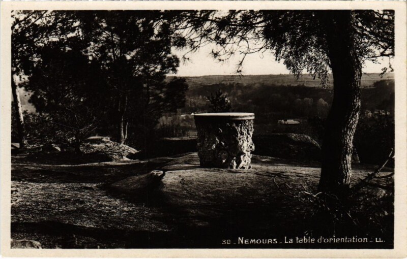 Carte postale ancienne Nemours La Table d'Orientation à Nemours