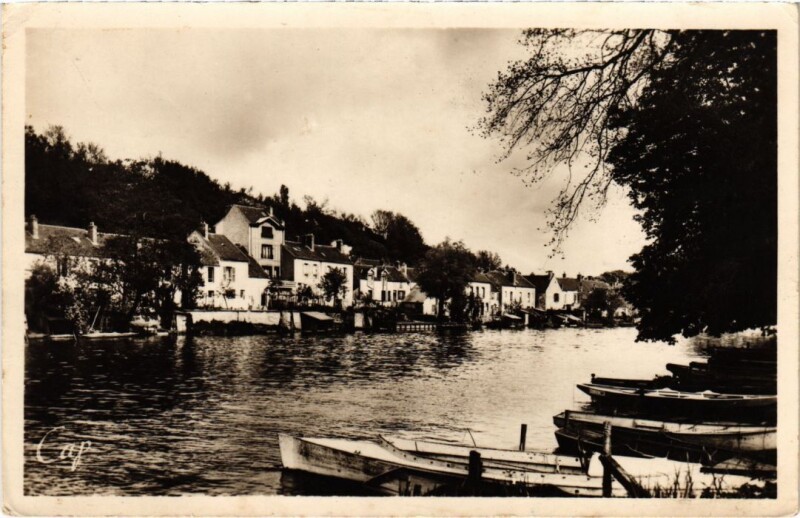 Carte postale ancienne Nemours Les rives du Loing à Nemours