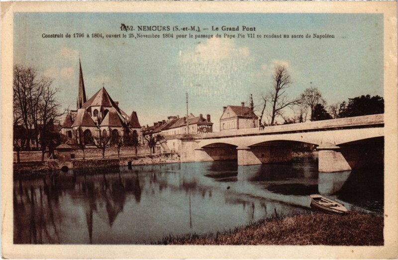 Carte postale ancienne Nemours Le Grand Pont à Nemours