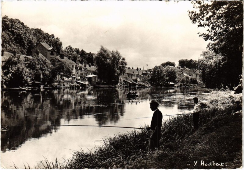 Carte postale ancienne Nemours La peche au Champ de Mars à Nemours