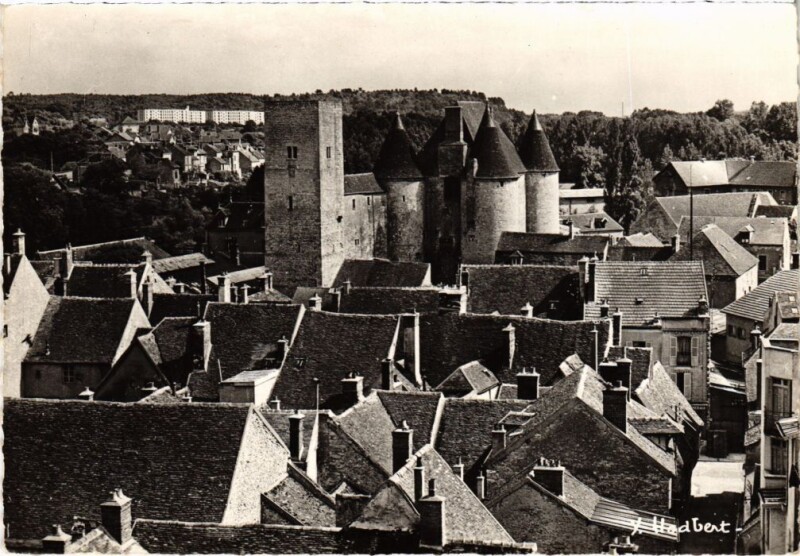 Carte postale ancienne Nemours Le Chateau des Ducs à Nemours