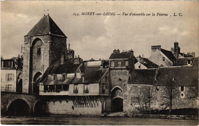 Carte postale ancienne Moret sur Loing vue d'ensemble