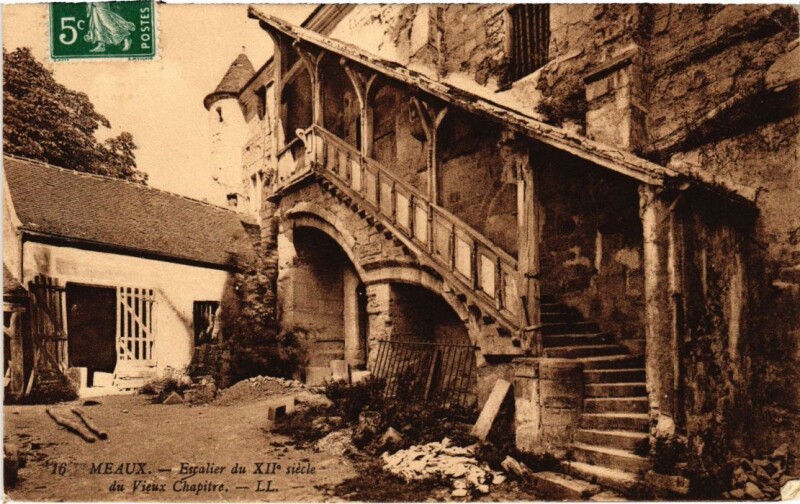 Carte postale ancienne Meaux Escalier du Vieux Chateau à Meaux