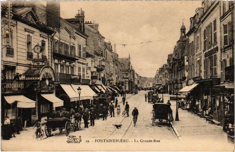Carte postale ancienne Fontainebleau La Grande-Rue à Fontainebleau