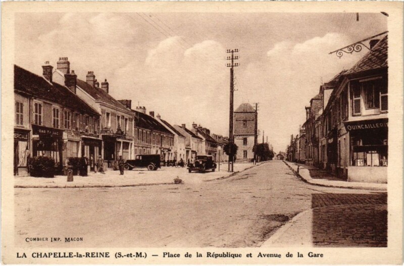 Carte postale ancienne La Chapelle-la-Reine Place de la Republique et Avenue de la Gare à La Chapelle-la-Reine