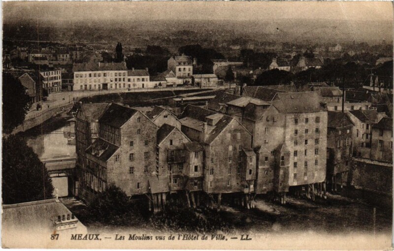 Carte postale ancienne Meaux Les Moulins vus de l'Hotel de Ville à Meaux