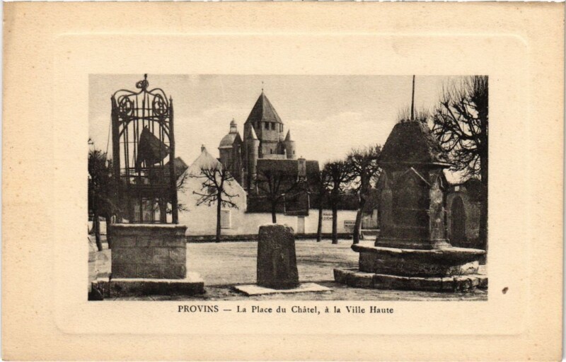 Carte postale ancienne Provins La Place du Chatel a la Ville Haute à Provins