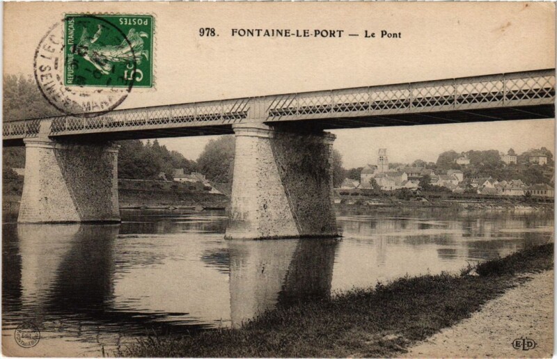 Carte postale ancienne Fontaine-le-Port Le Pont à Fontaine-le-Port