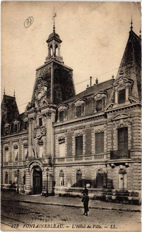 Carte postale ancienne Fontainebleau L'Hotel de Ville à Fontainebleau