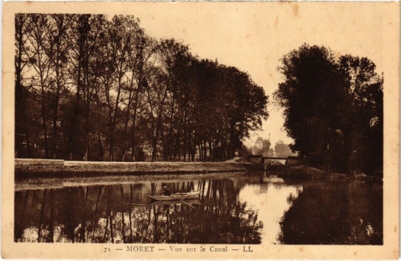 Carte postale ancienne Moret-sur-Loing Vue sur le Canal