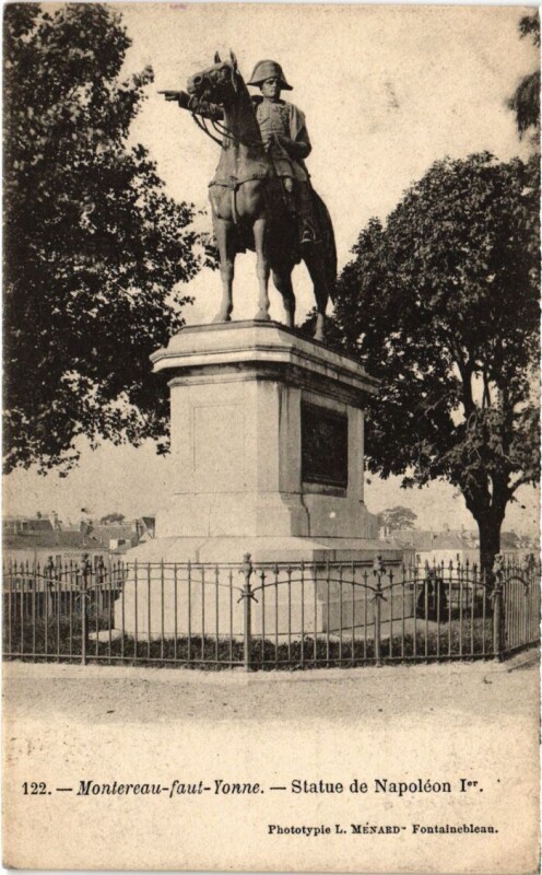 Carte postale ancienne Montereau Statue de Napoleon I