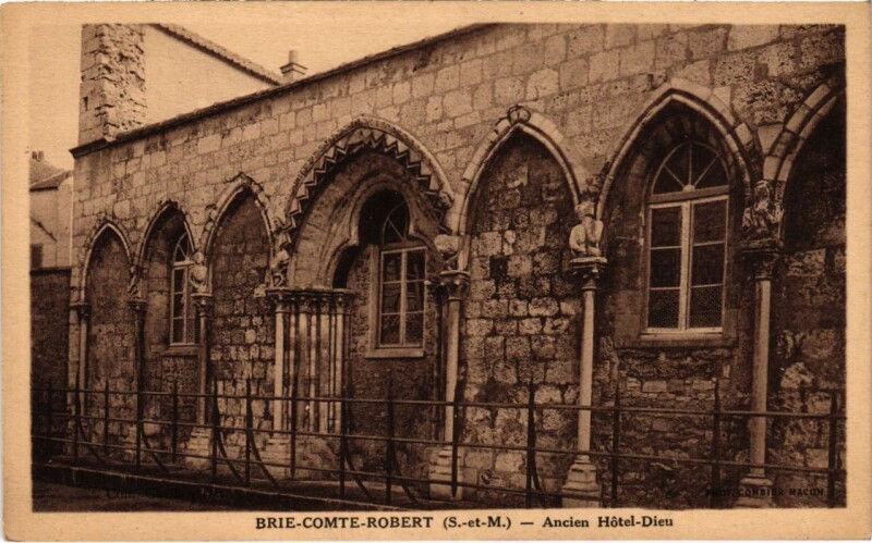 Carte postale ancienne Brie-Comte-Robert Ancien Hotel-Dieu à Brie-Comte-Robert
