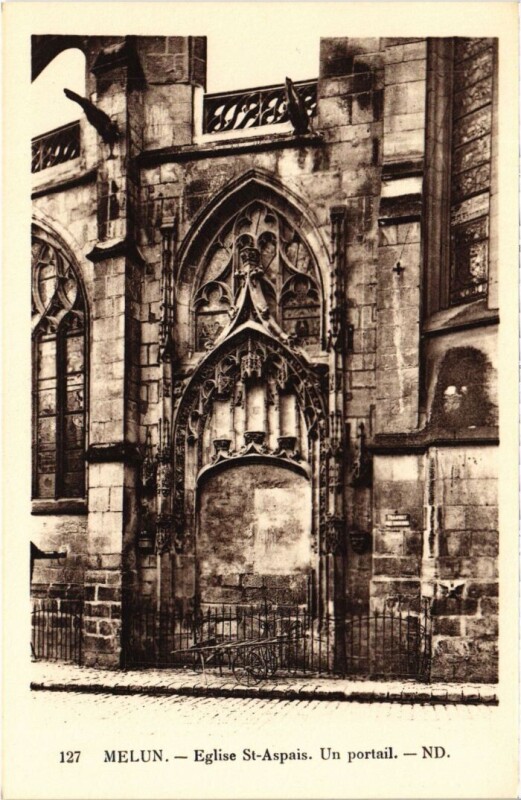 Carte postale ancienne Melun Eglise Saint-Aspais - Un Portail à Melun