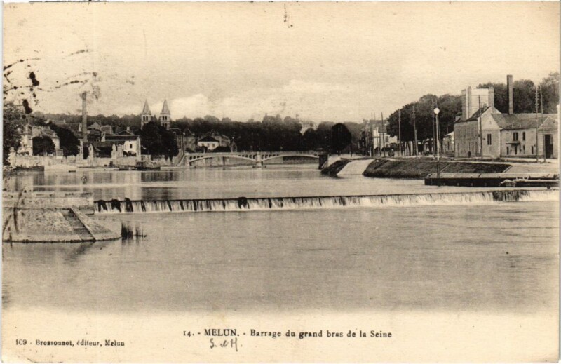 Carte postale ancienne Melun Barrage du Grand Bras de la Seine à Melun