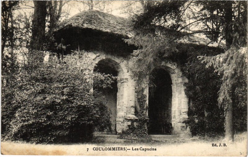 Carte postale ancienne Coulommiers Les Capucins à Coulommiers