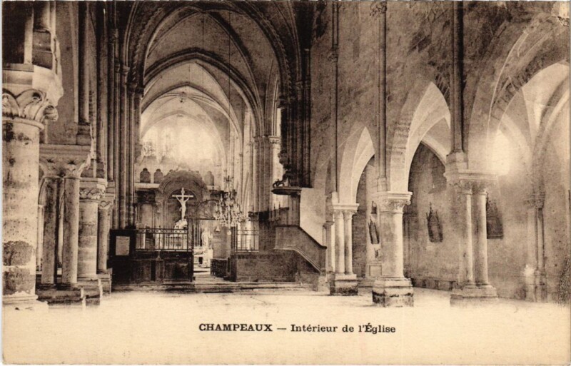 Carte postale ancienne Champeaux Interieur de l'Eglise à Champeaux