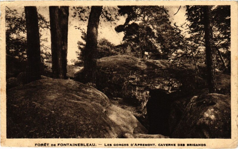 Carte postale ancienne Foret de Fontainebleau - Gorges d'Apremont - Caverne des Brigands à Fontainebleau