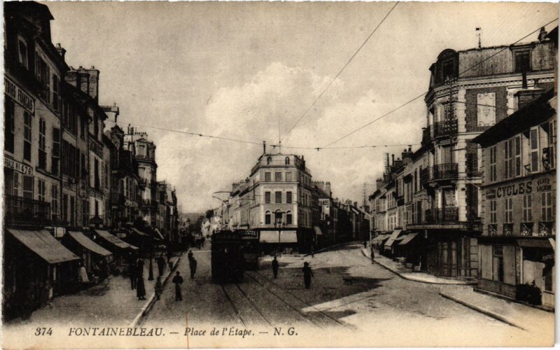 Carte postale ancienne Fontainebleau Place de l'Etape à Fontainebleau
