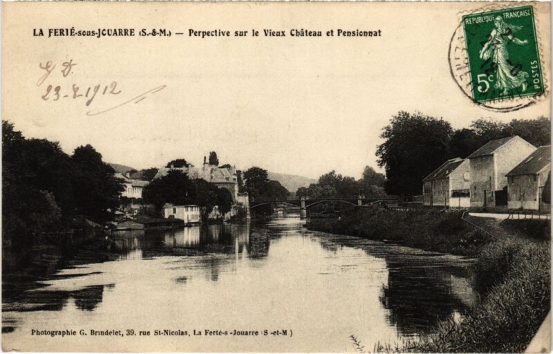 Carte postale ancienne La Ferte-sous-Jouarre Perspective sur le Vieux Chateau à Jouarre