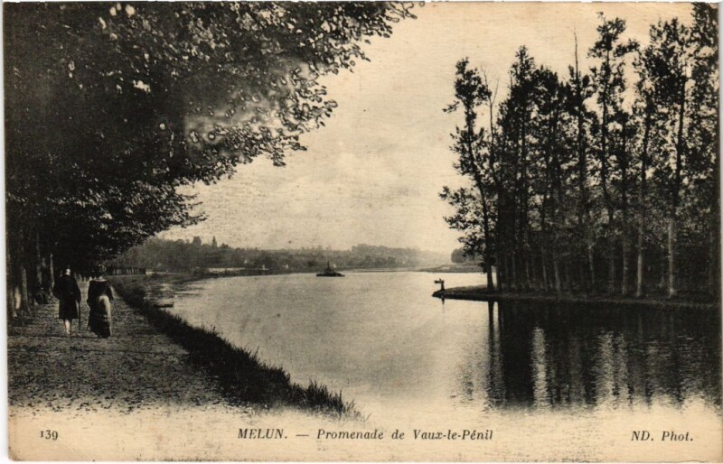 Carte postale ancienne Melun Promenade de Vaux-le-Penil à Melun