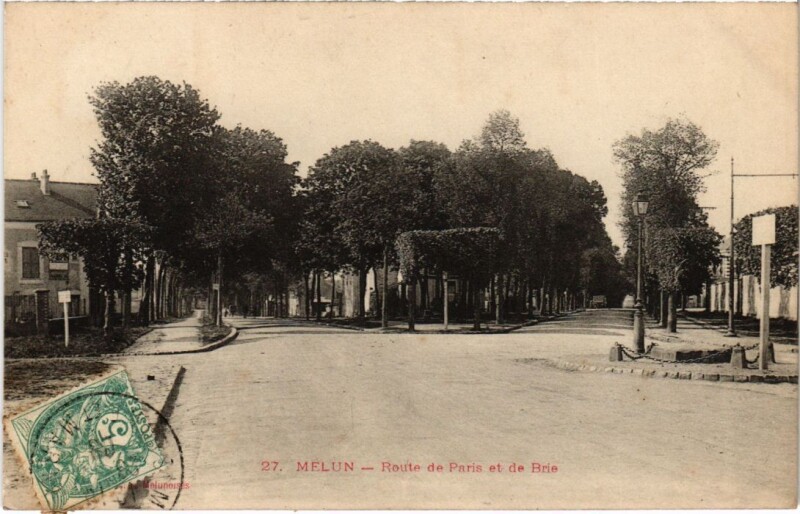 Carte postale ancienne Melun Route de Paris et de Brie à Melun