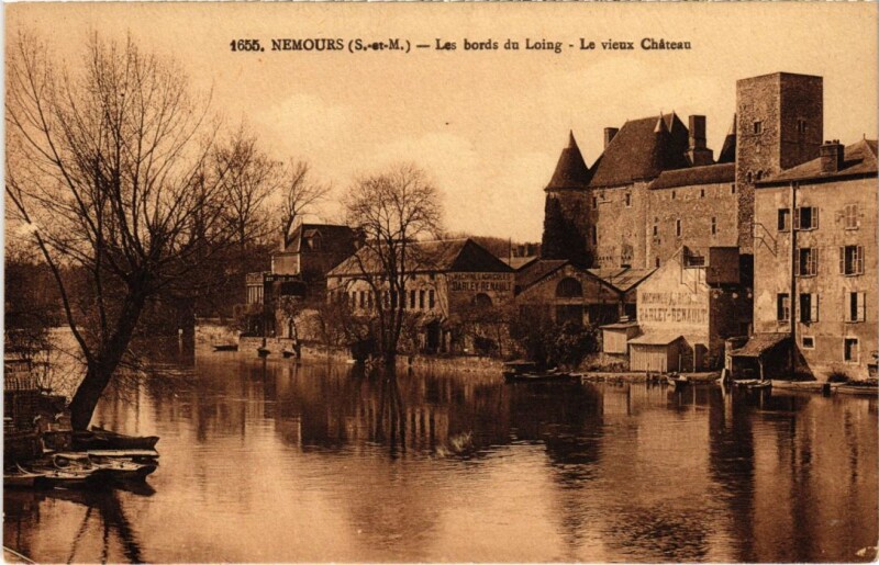 Carte postale ancienne Nemours Les Bords du Loing - Le Vieux Chateau à Nemours